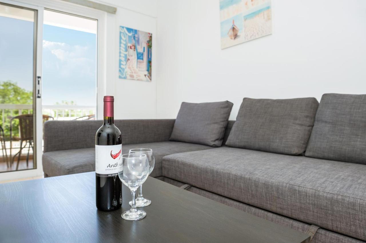 Mynapa Apartments أيا نابا المظهر الخارجي الصورة